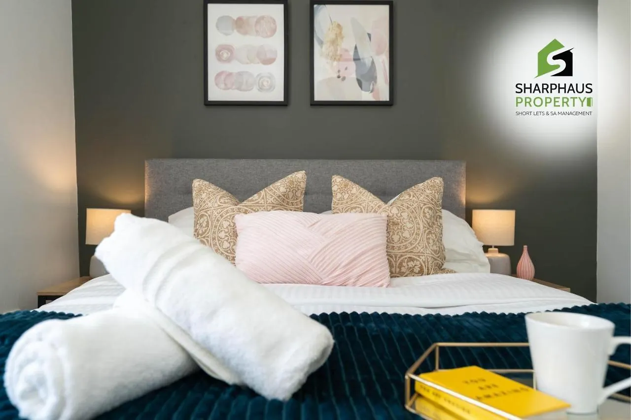 Holiday home Beautiful 3 Bed House That Sleeps 6 Guests With Courtyard & Free Parking By Sharphaus Short Lets & Serviced Accommodation Management Brighton