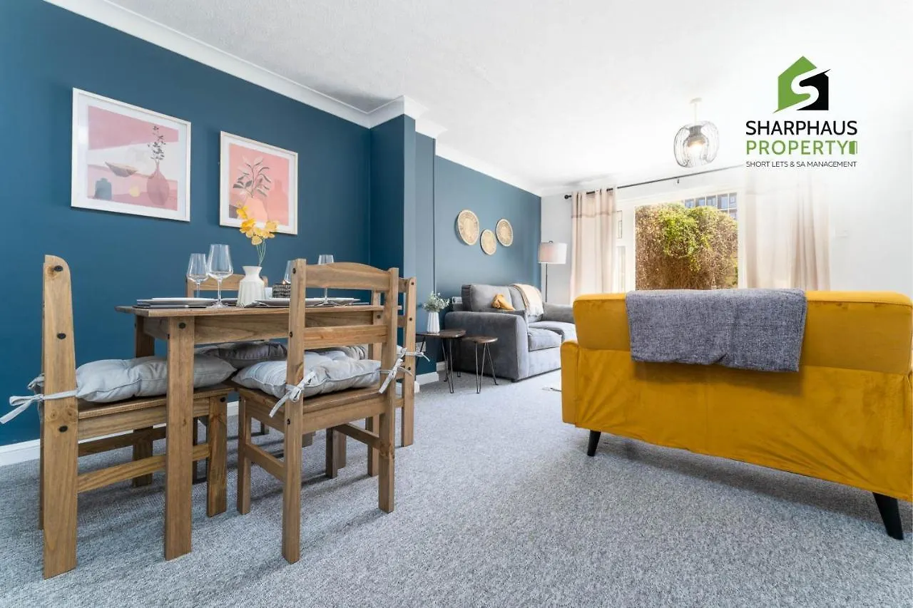 Beautiful 3 Bed House That Sleeps 6 Guests With Courtyard & Free Parking By Sharphaus Short Lets & Serviced Accommodation Management Brighton United Kingdom
