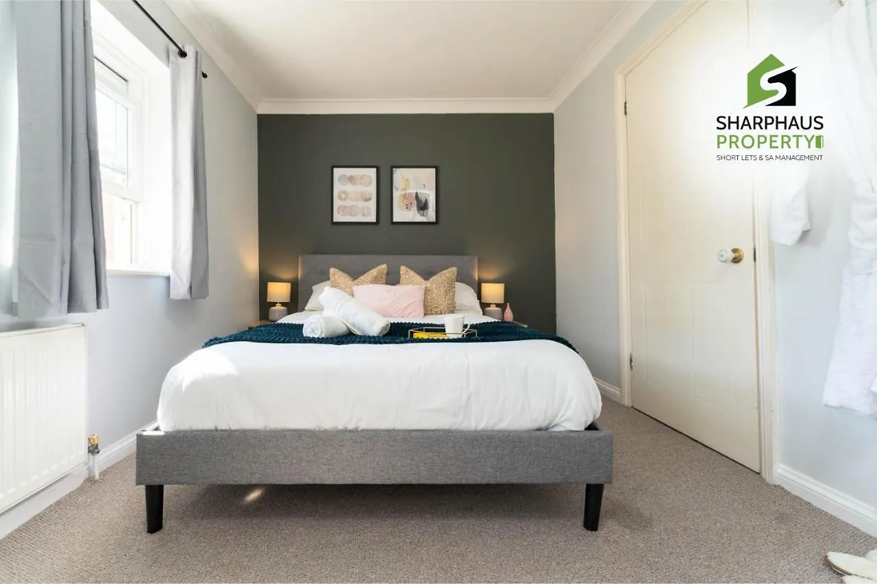 Beautiful 3 Bed House That Sleeps 6 Guests With Courtyard & Free Parking By Sharphaus Short Lets & Serviced Accommodation Management Brighton 0*,