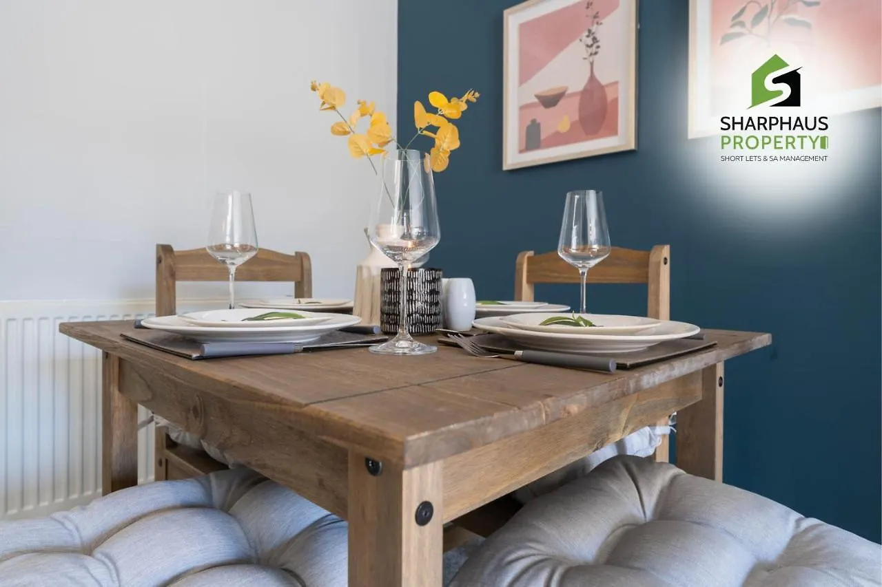Beautiful 3 Bed House That Sleeps 6 Guests With Courtyard & Free Parking By Sharphaus Short Lets & Serviced Accommodation Management Brighton 0*,  United Kingdom
