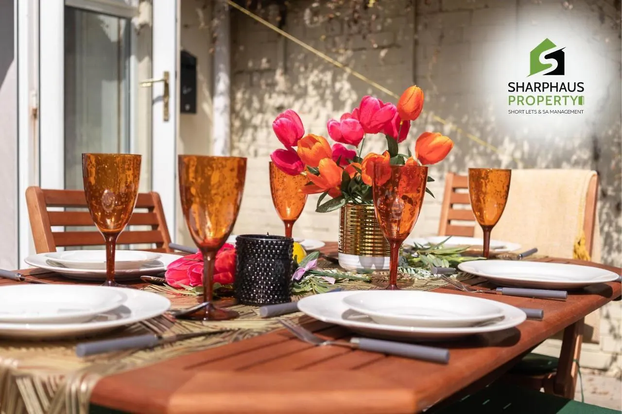 Beautiful 3 Bed House That Sleeps 6 Guests With Courtyard & Free Parking By Sharphaus Short Lets & Serviced Accommodation Management Brighton United Kingdom