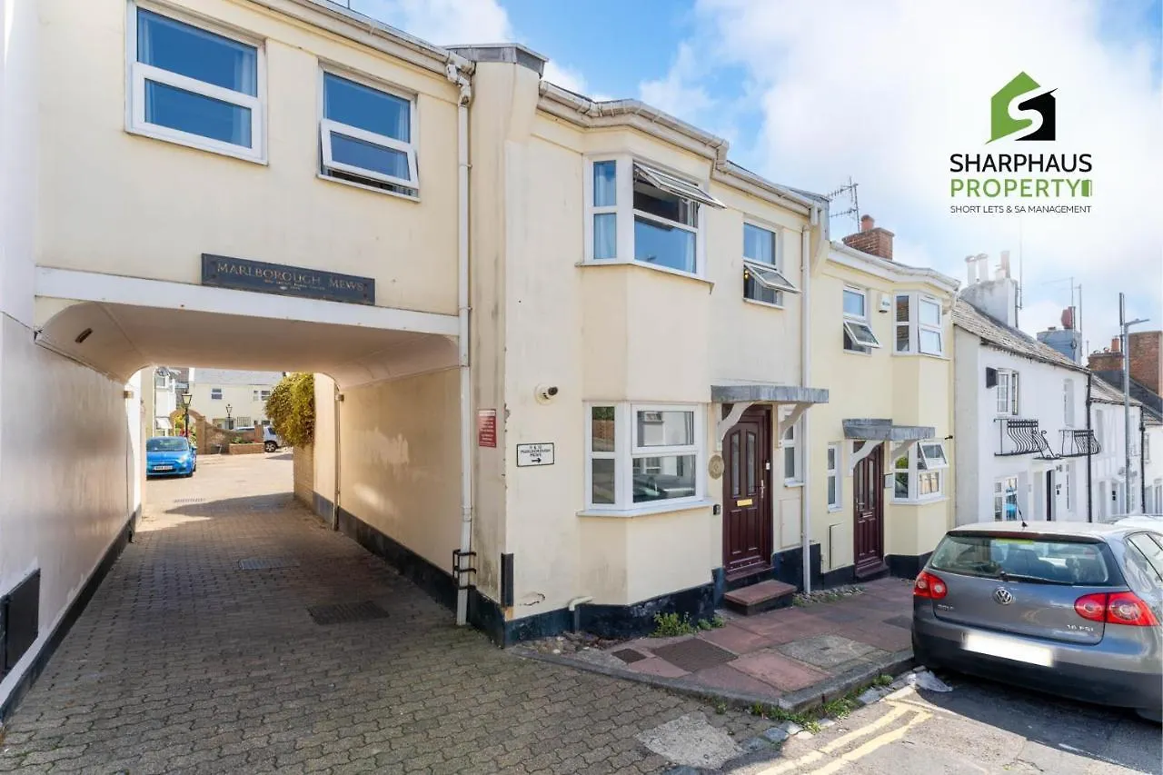 Holiday home Beautiful 3 Bed House That Sleeps 6 Guests With Courtyard & Free Parking By Sharphaus Short Lets & Serviced Accommodation Management Brighton