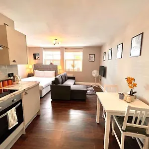 Apartment Lovely Close To Station, Brighton